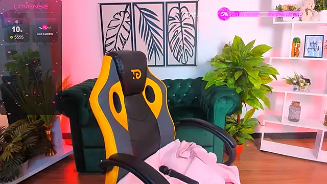 Snapshot of Viola__Shy chatting on March 8, 10:24 pm Viola Shy online show from March 8, 10:24 pm
