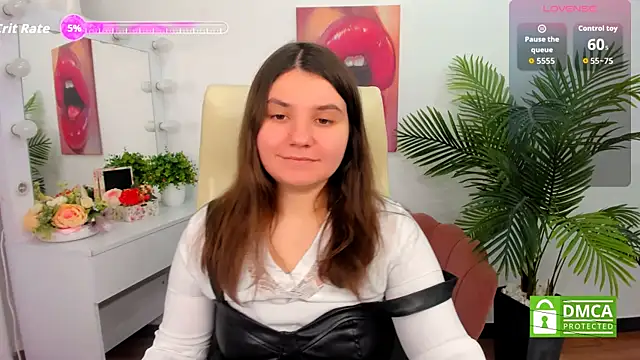 Snapshot of Viola__Shy chatting on October 6, 8:39 pm Viola Shy online show from October 6, 8:39 pm