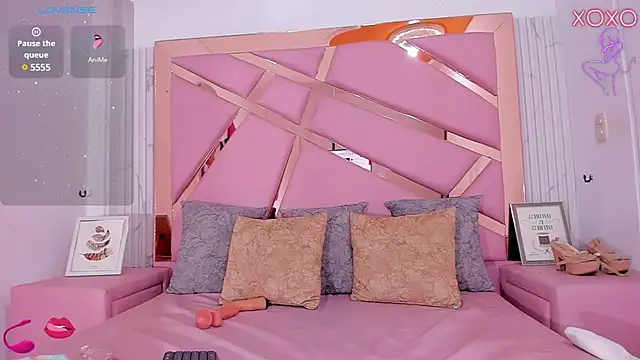 EmmyCruzZ online show from January 9, 8:45 am