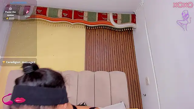 EmmyCruzZ online show from February 12, 10:35 am