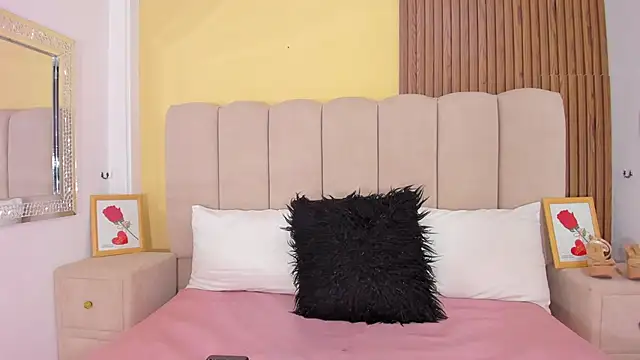 EmmyCruzZ online show from February 28, 4:21 am