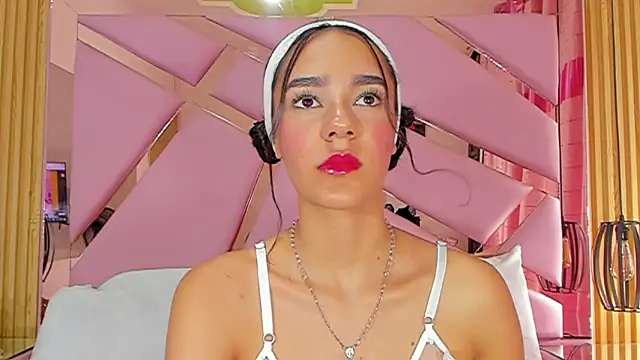 EmmyCruzZ online show from March 1, 7:59 pm