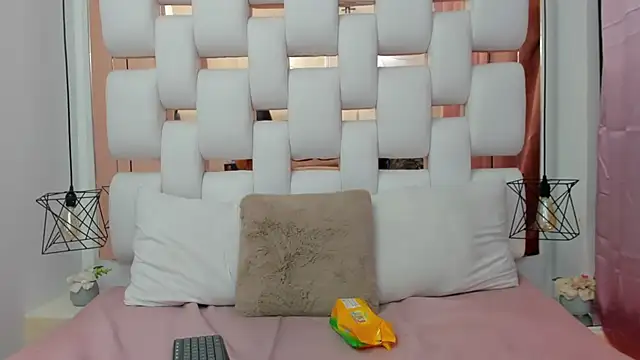 EmmyCruzZ online show from September 16, 7:04 pm