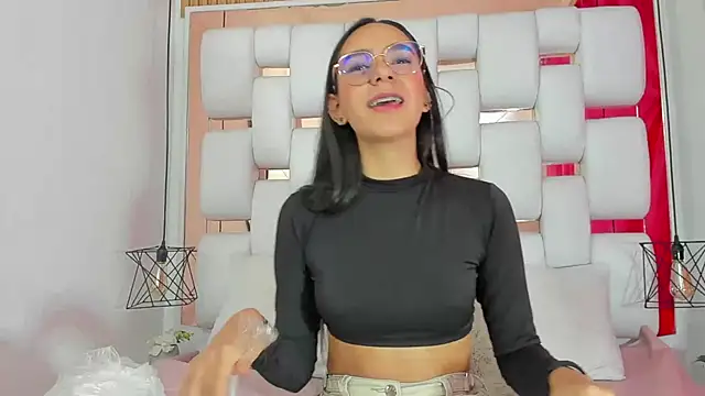 EmmyCruzZ online show from September 19, 7:03 pm