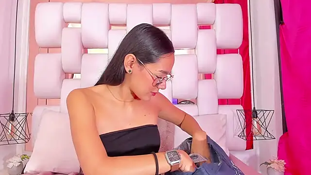 EmmyCruzZ online show from September 20, 1:23 pm