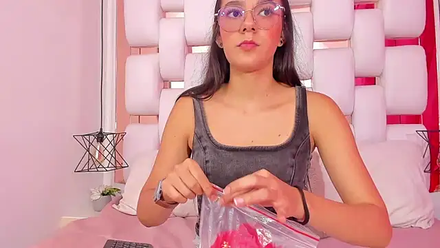 EmmyCruzZ online show from November 24, 7:13 pm