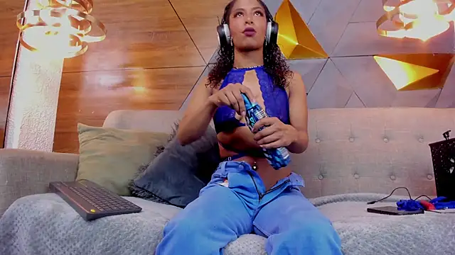 Snapshot of sarah_banks1 chatting on December 30, 7:11 pm sarah banks1 online show from December 30, 7:11 pm