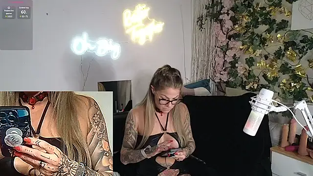 Snapshot of Tatjana_Sue chatting on December 2, 7:49 pm Tatjana Sue online show from December 2, 7:49 pm