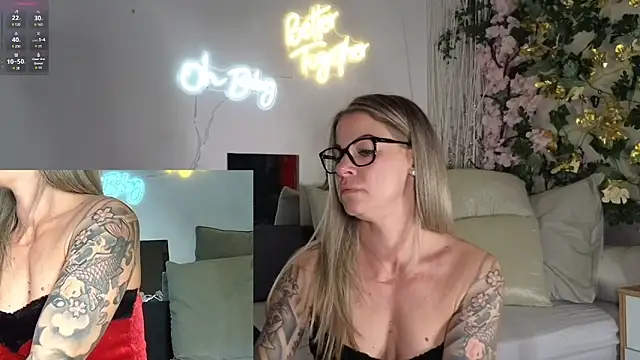 Snapshot of Tatjana_Sue chatting on December 9, 7:39 pm Tatjana Sue online show from December 9, 7:39 pm