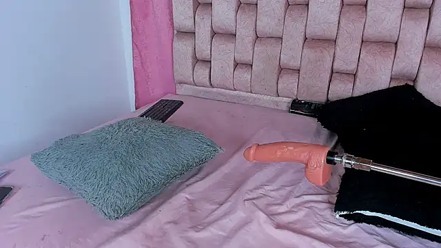 Emma Evelyn online show from October 12, 7:13 pm