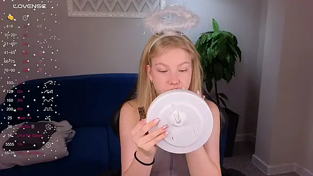 Sarra Cooper online show from January 22, 1:10 am