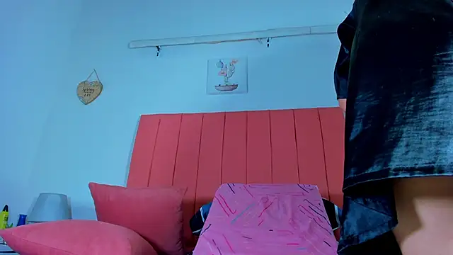 Snapshot of valen_rose0 chatting on January 21, 12:07 pm valen rose0 online show from January 21, 12:07 pm