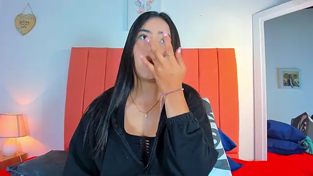 Snapshot of valen_rose0 chatting on September 10, 12:05 pm valen rose0 online show from September 10, 12:05 pm