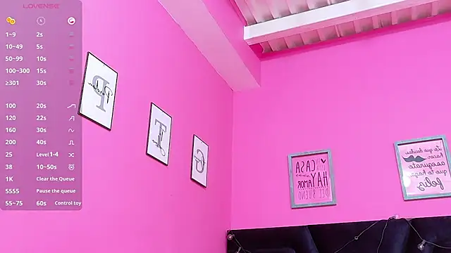 Snapshot of littleebluee chatting on September 21, 7:37 pm littleebluee online show from September 21, 7:37 pm