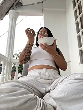 Snapshot of Pretty_Isadora chatting on January 3, 10:29 pm Pretty Isadora online show from January 3, 10:29 pm