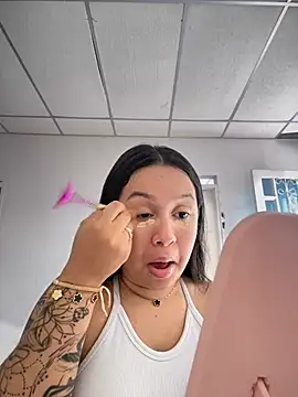 Snapshot of Pretty_Isadora chatting on February 1, 7:02 pm Pretty Isadora online show from February 1, 7:02 pm