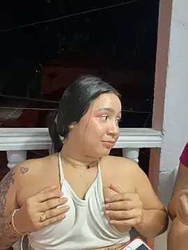 Snapshot of Pretty_Isadora chatting on February 2, 1:23 am Pretty Isadora online show from February 2, 1:23 am