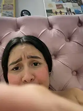 Snapshot of Pretty_Isadora chatting on February 14, 12:51 am Pretty Isadora online show from February 14, 12:51 am