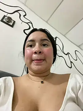 Snapshot of Pretty_Isadora chatting on March 15, 11:17 pm Pretty Isadora online show from March 15, 11:17 pm