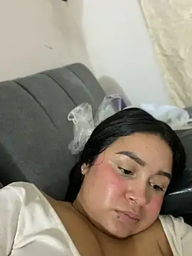 Snapshot of Pretty_Isadora chatting on March 16, 2:32 am Pretty Isadora online show from March 16, 2:32 am