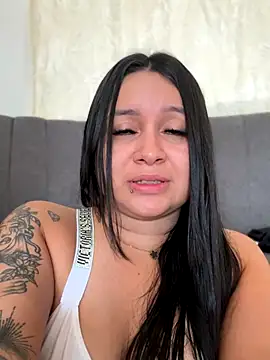 Snapshot of Pretty_Isadora chatting on October 15, 8:09 pm Pretty Isadora online show from October 15, 8:09 pm