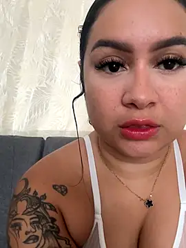 Snapshot of Pretty_Isadora chatting on November 13, 9:03 pm Pretty Isadora online show from November 13, 9:03 pm