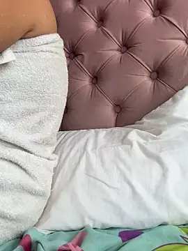 Snapshot of Pretty_Isadora chatting on November 28, 7:05 pm Pretty Isadora online show from November 28, 7:05 pm