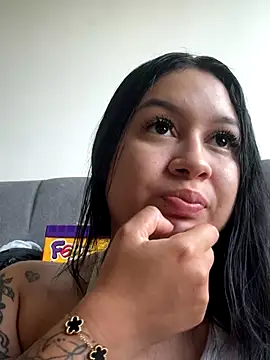 Snapshot of Pretty_Isadora chatting on December 17, 9:32 pm Pretty Isadora online show from December 17, 9:32 pm