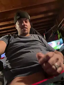 Snapshot of joeycbigcock chatting on December 18, 9:08 pm joeycbigcock online show from December 18, 9:08 pm