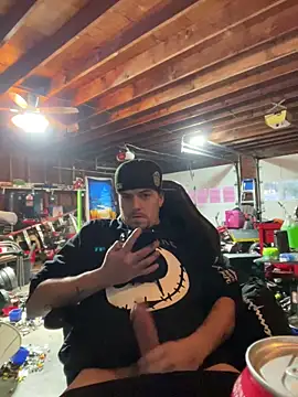 Snapshot of joeycbigcock chatting on December 21, 9:25 pm joeycbigcock online show from December 21, 9:25 pm