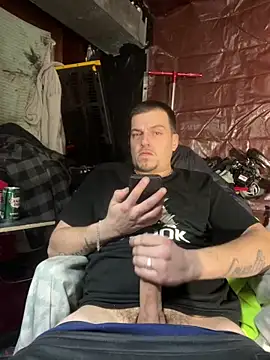 Snapshot of joeycbigcock chatting on January 19, 12:17 am joeycbigcock online show from January 19, 12:17 am