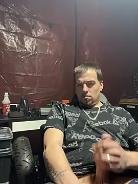 Snapshot of joeycbigcock chatting on March 13, 5:50 pm joeycbigcock online show from March 13, 5:50 pm