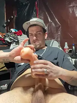 Snapshot of joeycbigcock chatting on March 15, 12:04 am joeycbigcock online show from March 15, 12:04 am