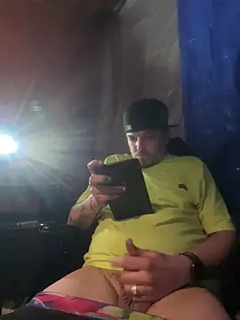 Snapshot of joeycbigcock chatting on March 19, 12:48 am joeycbigcock online show from March 19, 12:48 am