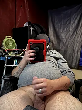 Snapshot of joeycbigcock chatting on November 12, 7:35 pm joeycbigcock online show from November 12, 7:35 pm