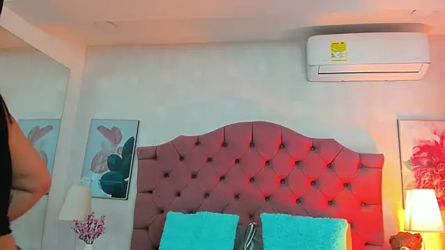 ThyaraJhons online show from April 8, 11:54 am