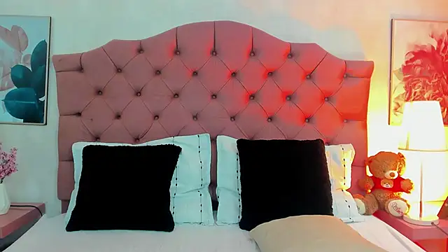 ThyaraJhons online show from April 10, 11:59 am