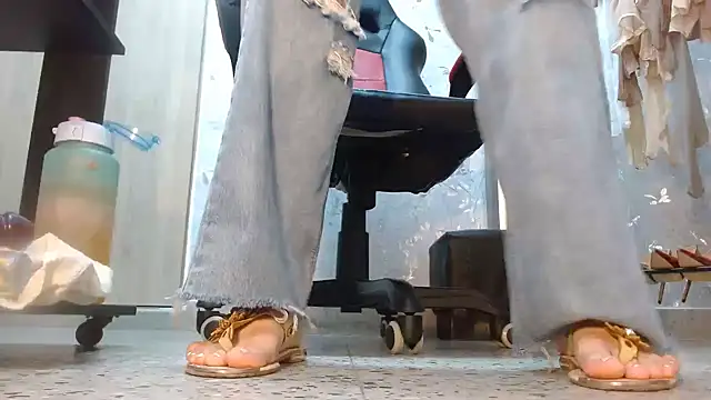 Snapshot of Samantabrown_ chatting on December 19, 11:39 am Samantabrown online show from December 19, 11:39 am