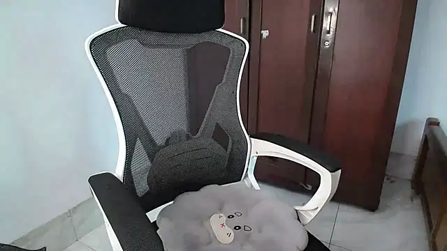 Snapshot of Lunobaby_204 chatting on November 9, 3:16 am Lunobaby 204 online show from November 9, 3:16 am