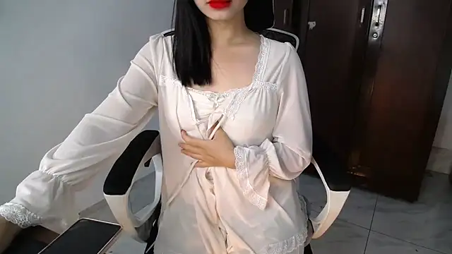 Snapshot of Lunobaby_204 chatting on November 15, 1:14 am Lunobaby 204 online show from November 15, 1:14 am