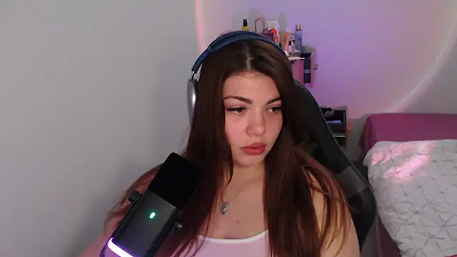 helengilmor online show from April 27, 10:57 am