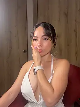 nakary00 online show from December 17, 11:33 pm