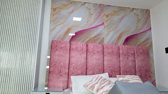 kendal rossi online show from February 13, 12:01 pm