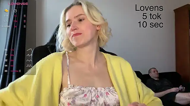 Snapshot of Sexy_Sweets chatting on October 22, 7:41 am Sexy Sweets online show from October 22, 7:41 am