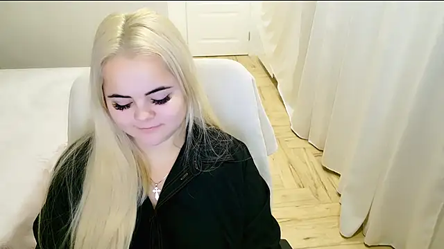 lovely-eyes online show from December 11, 10:27 pm