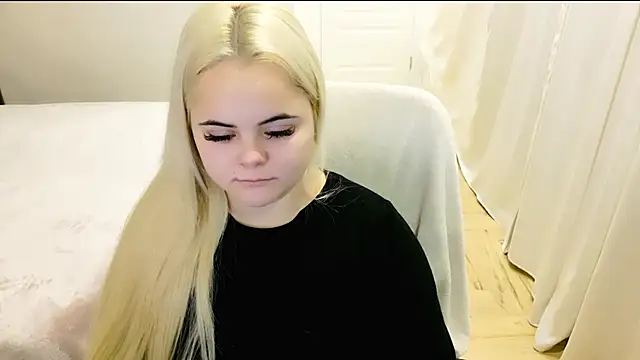 lovely-eyes online show from December 18, 10:24 pm