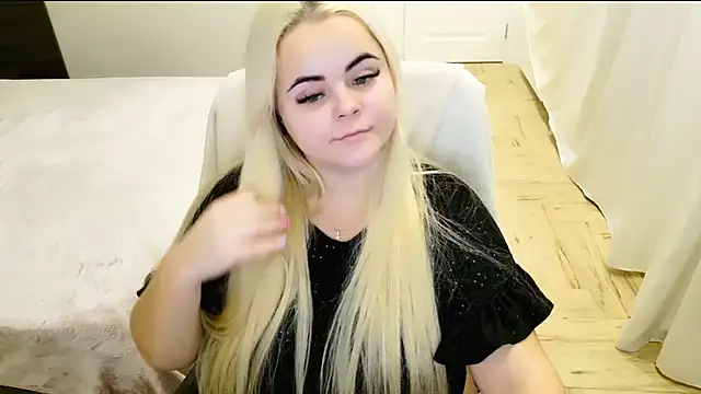 lovely-eyes online show from December 22, 8:58 pm