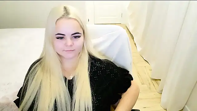 lovely-eyes online show from December 23, 12:03 am