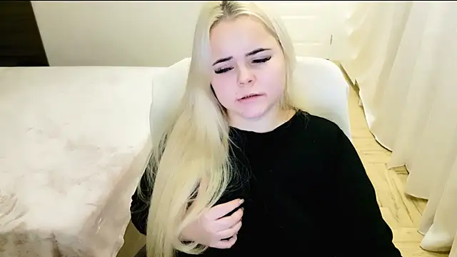 lovely-eyes online show from December 28, 10:44 pm