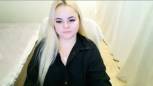 lovely-eyes online show from February 12, 4:23 am